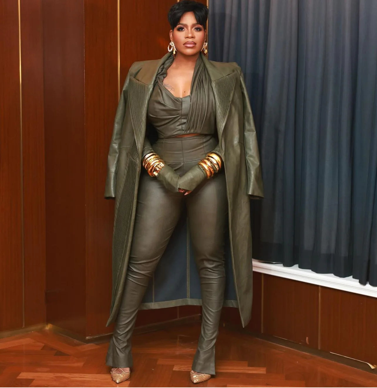 Fantasia in gold sequin Masha
